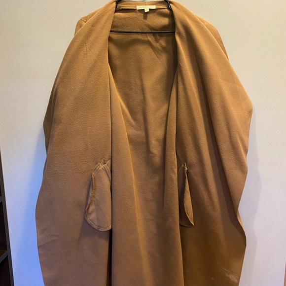 Thin very layer friendly trench style pea coat. - Picture 3 of 4